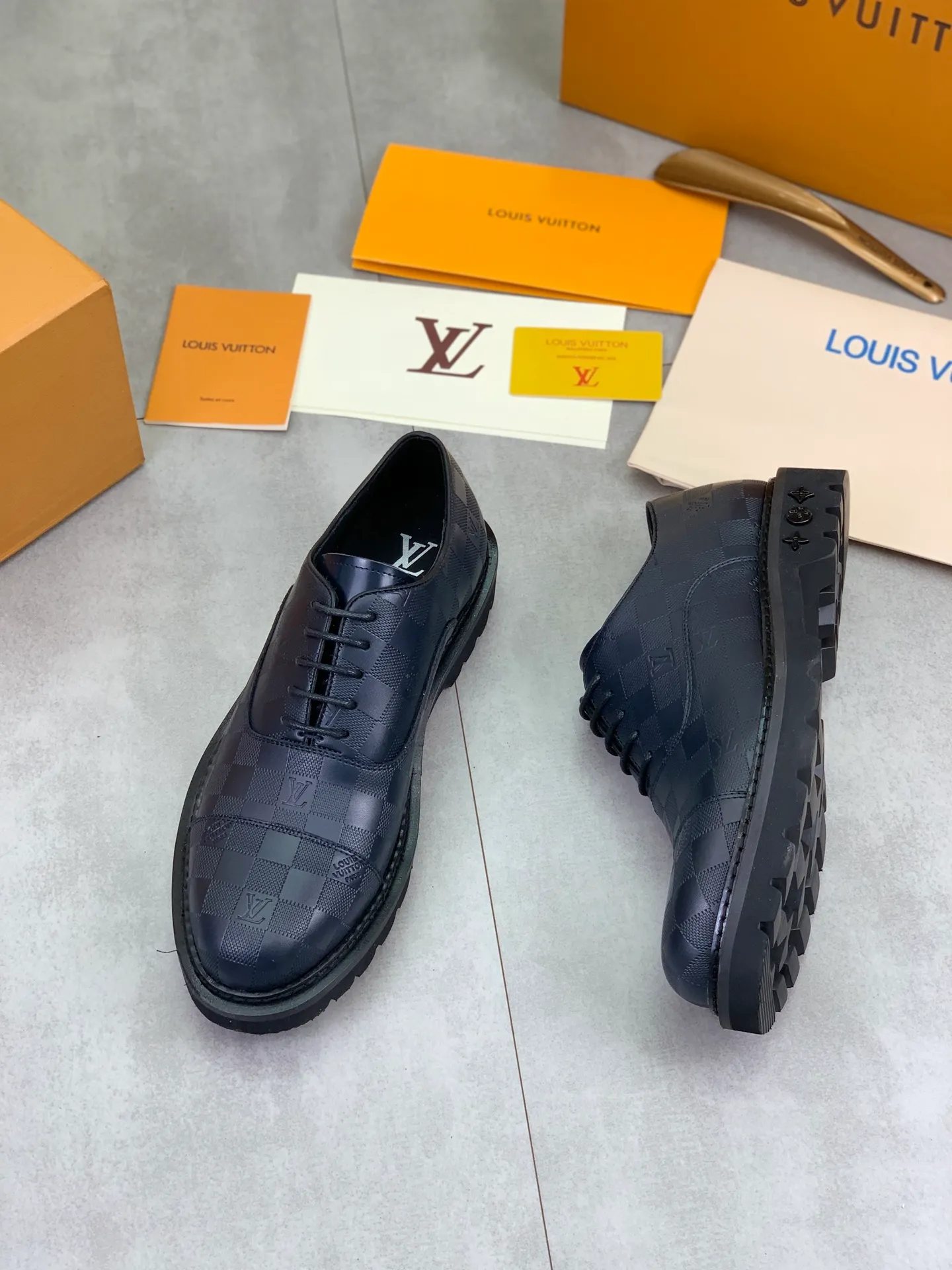 Factory price P820 💎💎💎Top version LOUIS VUITTON [Louis Vuitton] - LV men's business casual leather shoes, luxurious and noble 👞All imported original cowhide, just to create a more comfortable wearing experience, upper: original high-end calfskin➕Imported soft cowhide lining, original lightweight foam outsole✔️Color: 3️⃣colors available Size: 39-44 (38.45 46 can be customized (non-returnable)